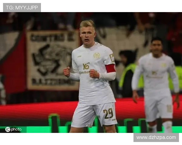 汉堡球星怒斥美因茨踢人足球行